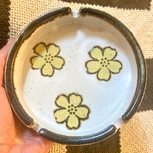 VTG 4” MCM Speckled Stoneware Yellow Flower Dish Pottery Trinket Earth-Tone